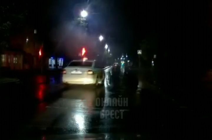 Читатель: Сколько пунктов ПДД нарушил данный таксист?