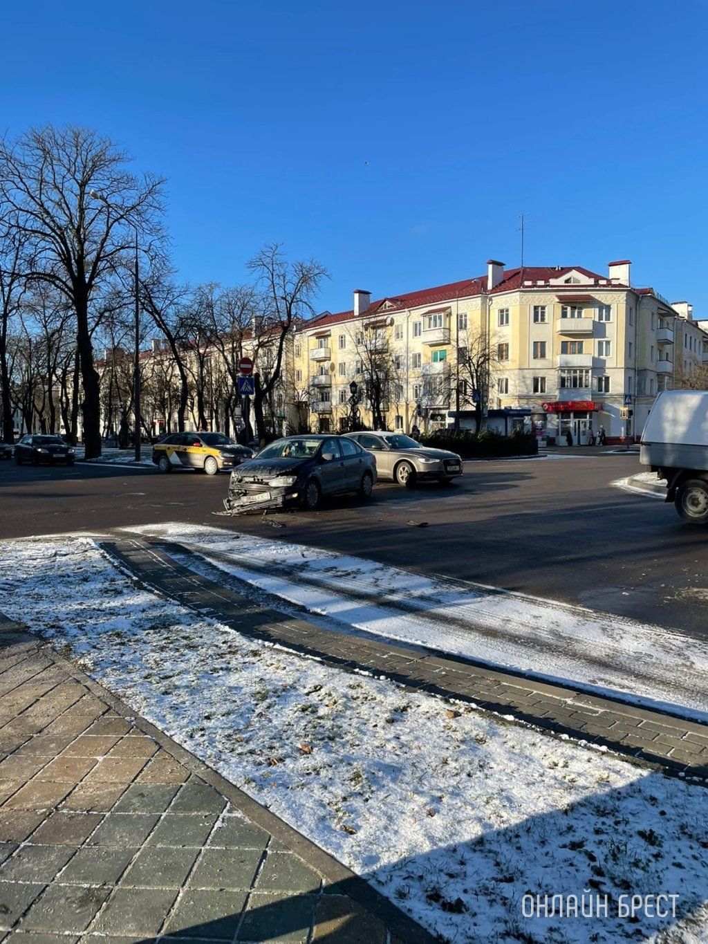 Читатель: Сегодня в Бресте на перекрестке Гоголя - бул. Космонавтов произошло ДТП