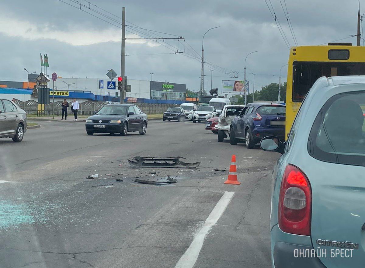 Читатель: В Бресте на ул. 28 Июля произошло ДТП