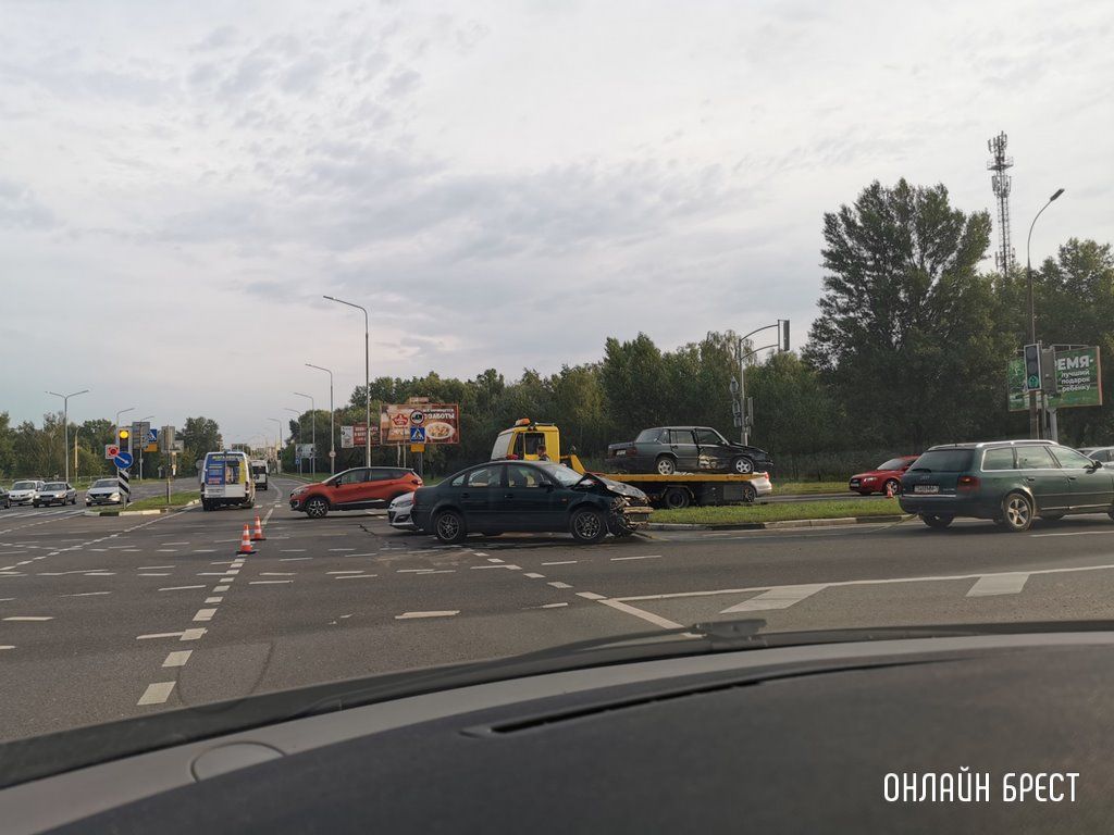 Читатель: Брест, Махновича-Варшавка. ДТП произошло сегодня утром