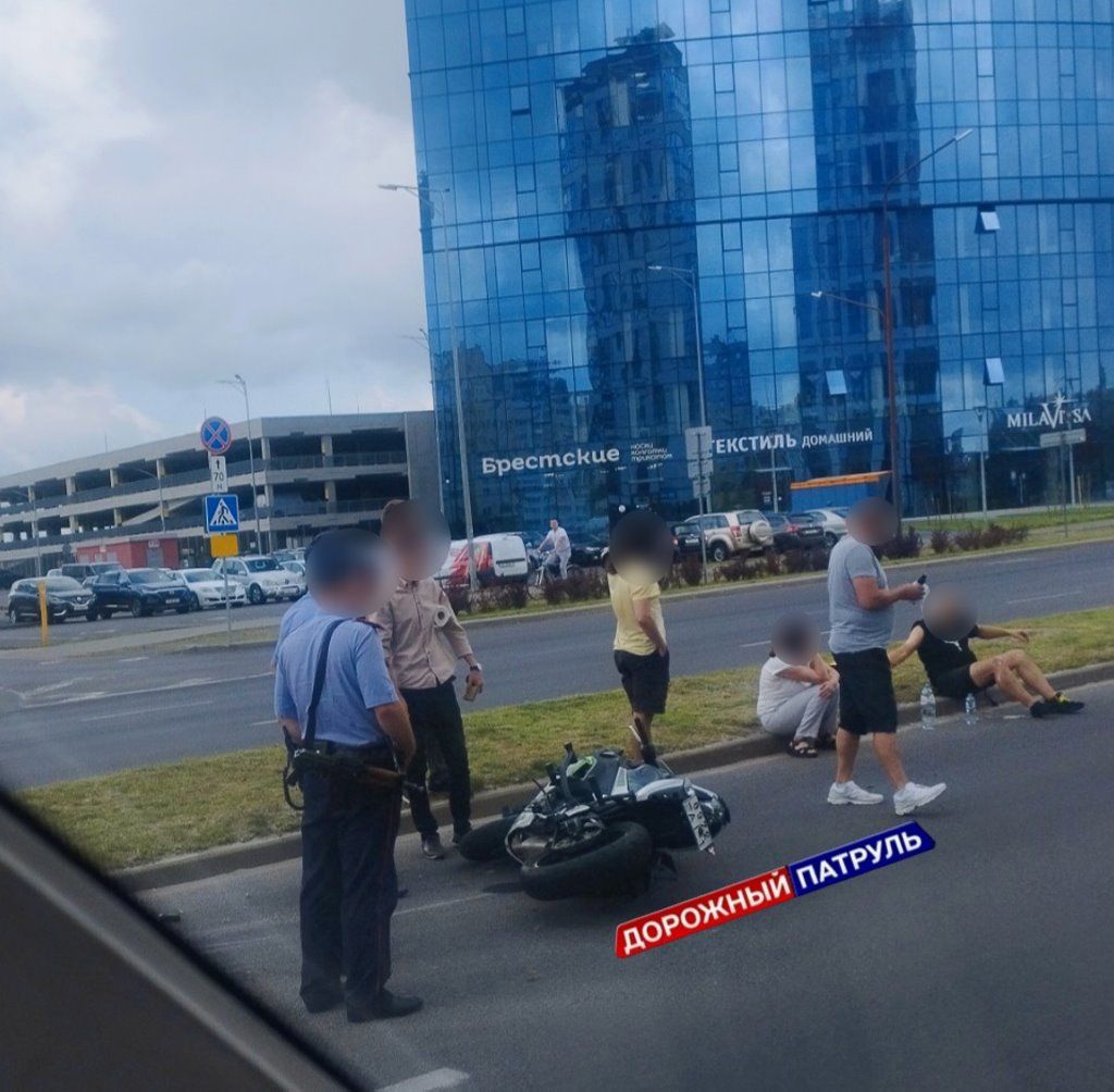 Очевидец: В Бресте на Махновича мотоциклист попал в ДТП