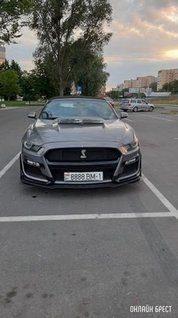 Вот такие красивые автомобили встретил в Бресте