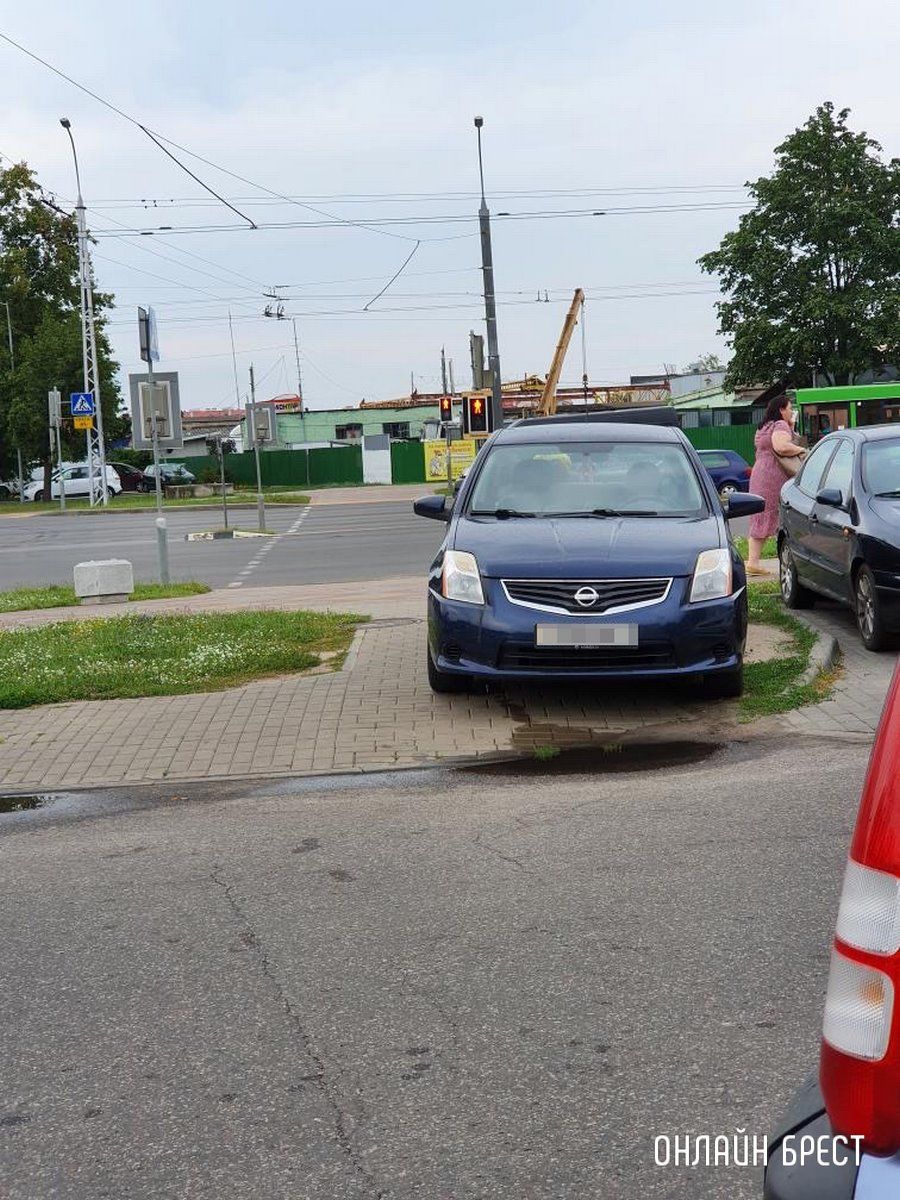 Читатель: Я понимаю, что мест возле Грошыка на Я.Купалы мало, но это как-то уже слишком