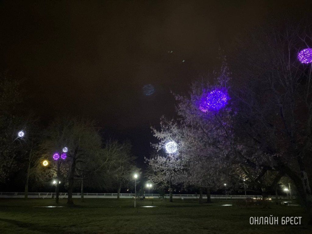 Читатель: Посмотрите, как красиво на Набережной Бреста