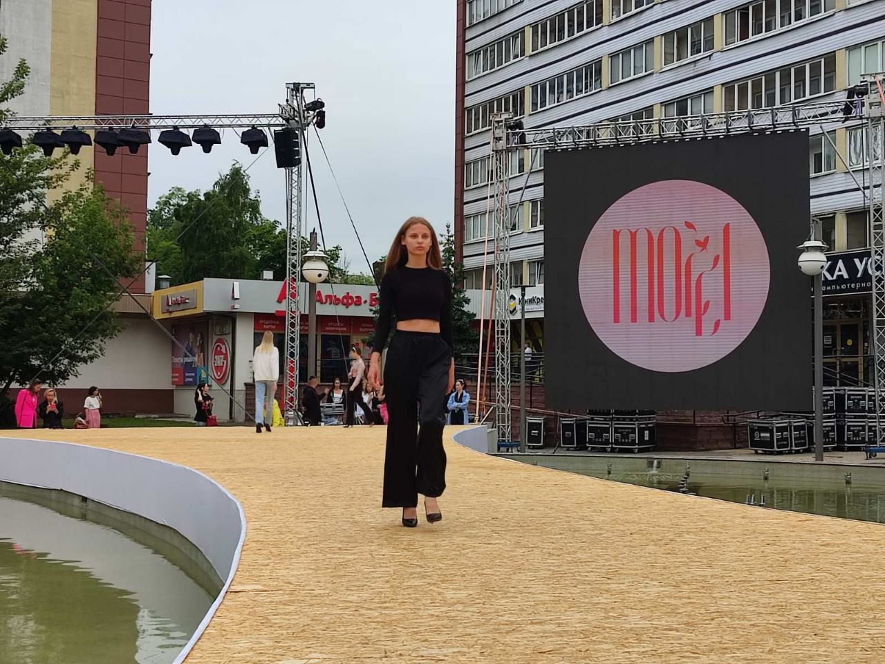 Фонтан на Советской на время стал модной площадкой