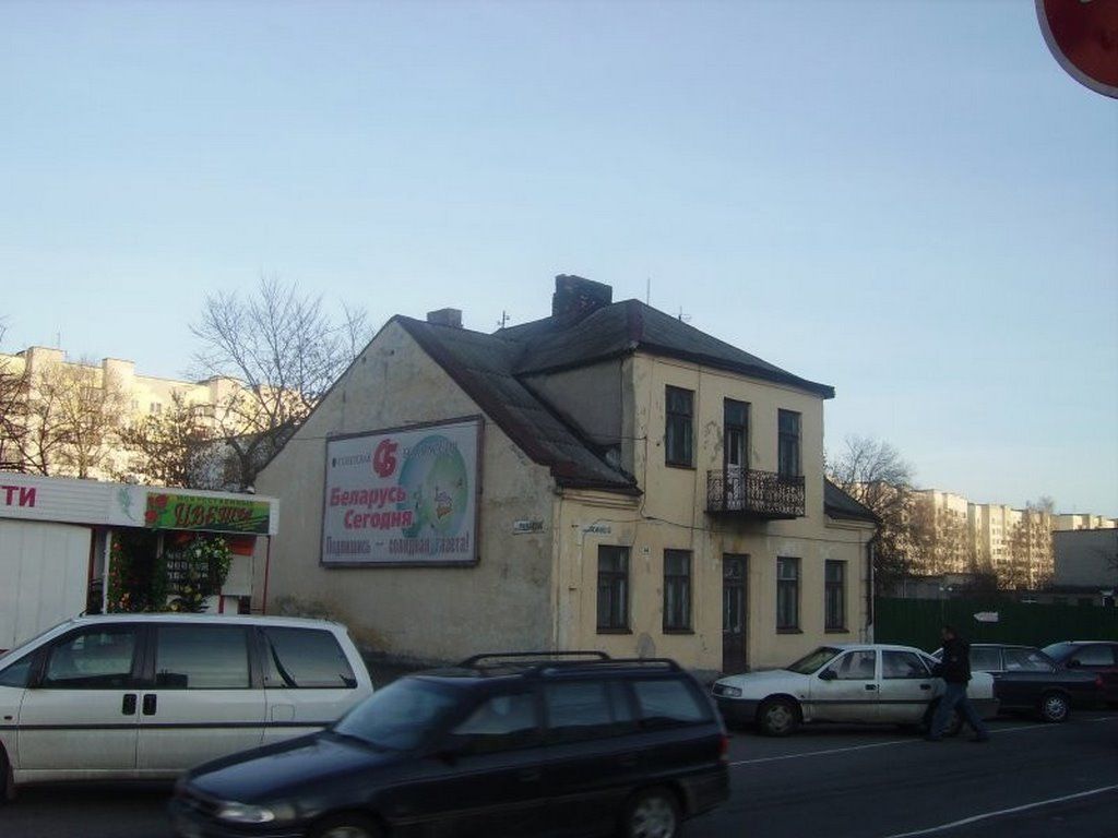 Брест, бульвар Космонавтов (на пересечении с Пушкинской), начало 2000-х гг. и сегодня