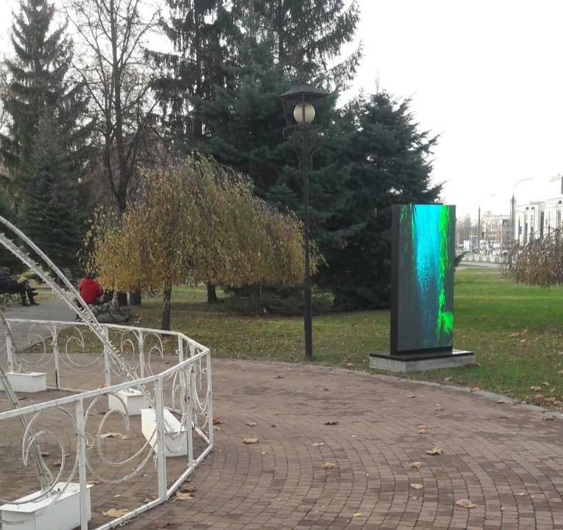 В Бресте в городском саду идёт установка и тестирование интерактивных панелей