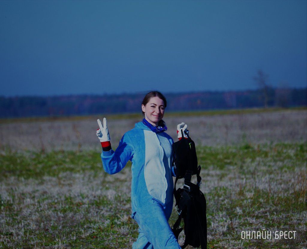 Читатель: Костюмированное шоу от брестских парашютистов