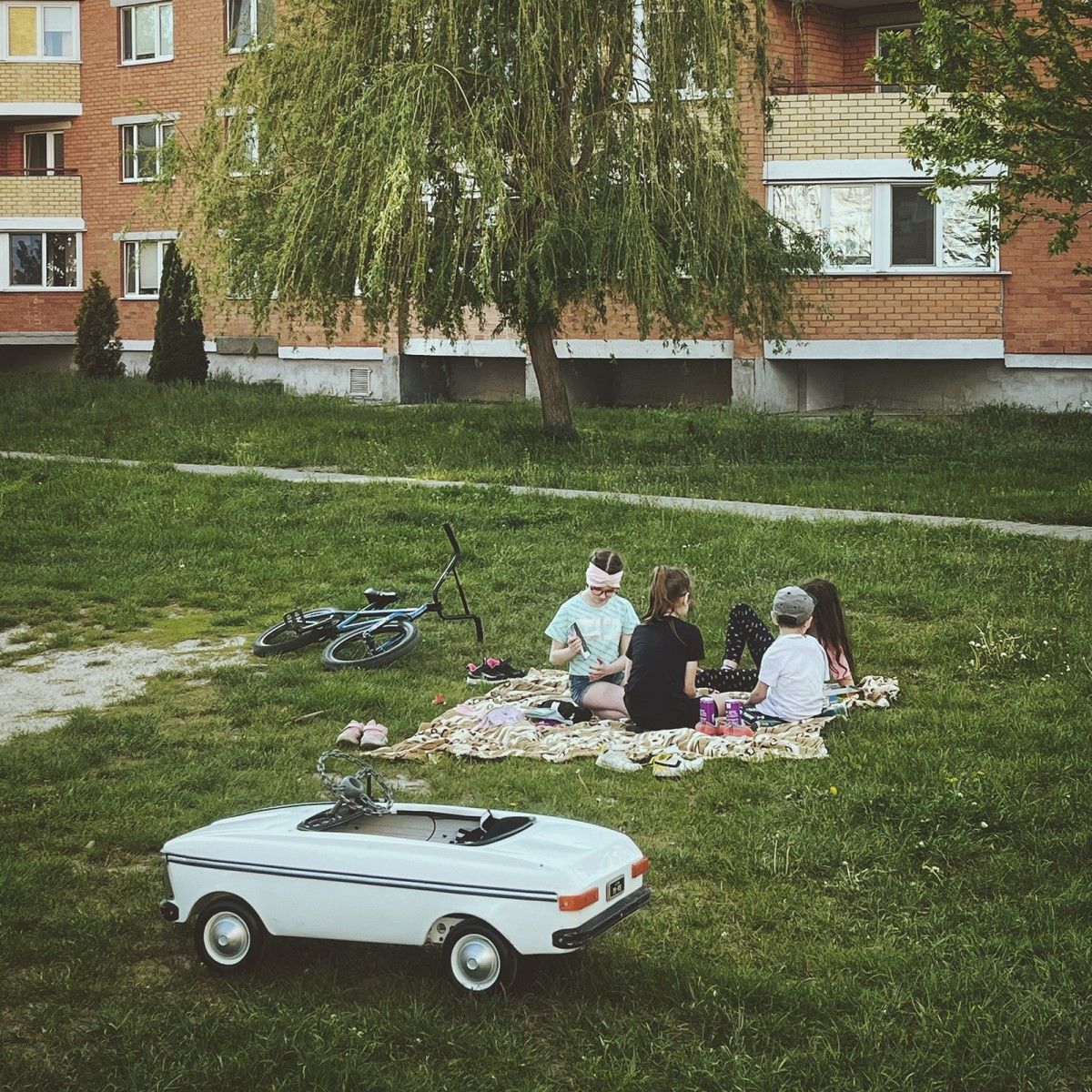 Детство. Классный снимок! Фото сделано во дворах Бреста