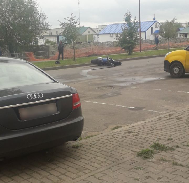 В Бресте на ул. Ясеневой произошло ДТП с участием мотоциклиста