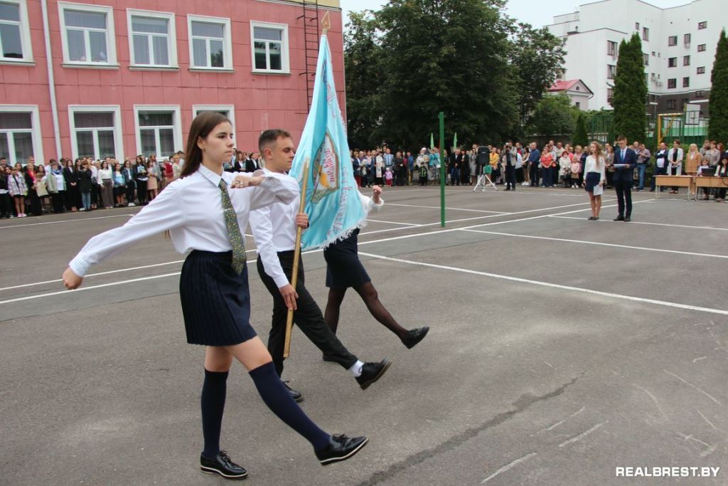 Фоторепортаж. Как прошел День знаний в Бресте в Гимназии №1