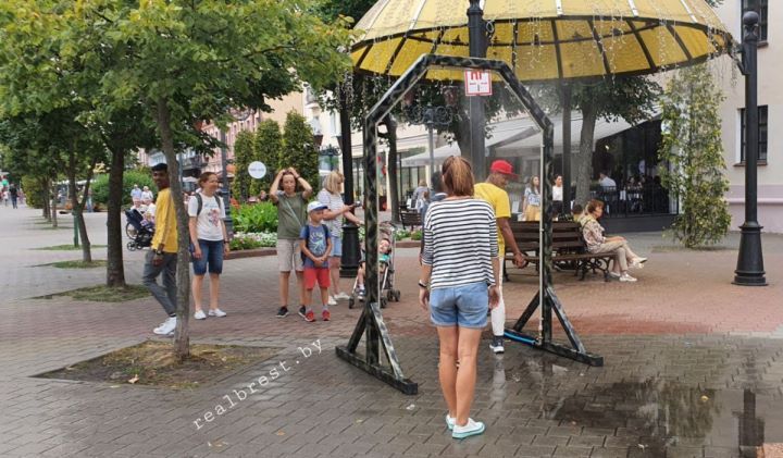 В Бресте установили охлаждающие арки