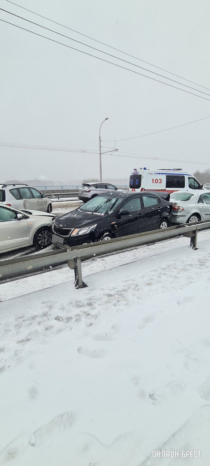 Очевидец: В Бресте на Гузнянском мосту произошло массовое ДТП