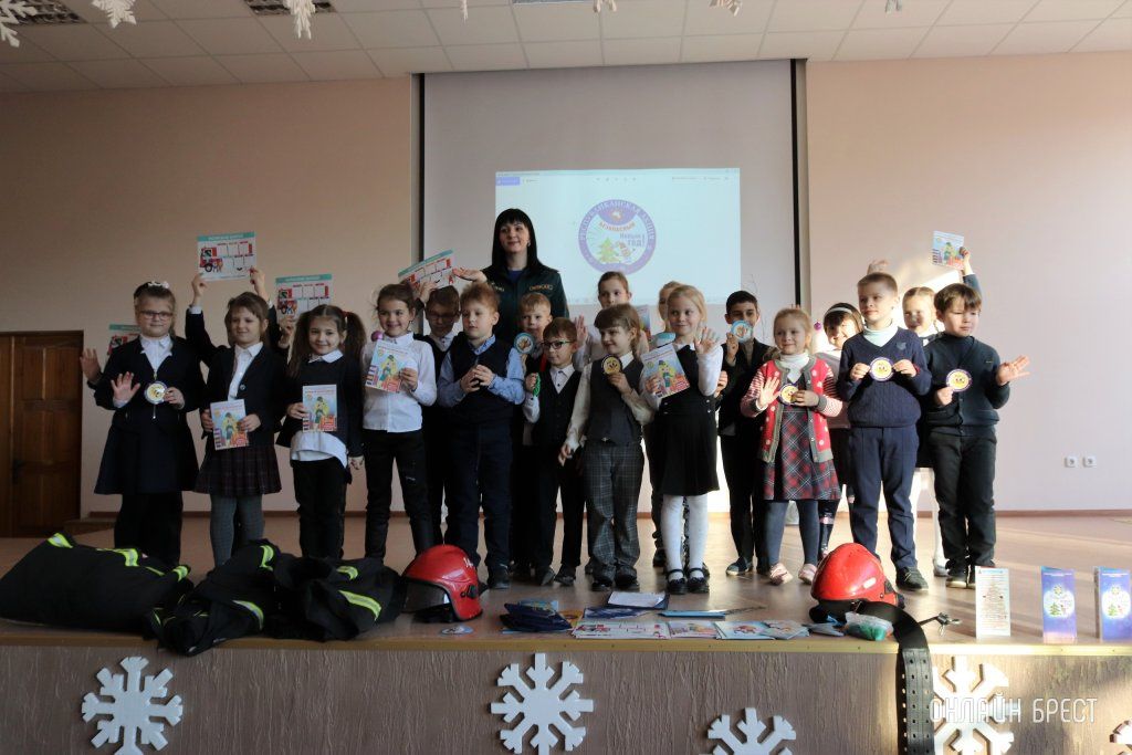Читатель: Праздник для детей в рамках республиканской акции «Безопасный Новый год» в средней школе № 28 г. Бреста