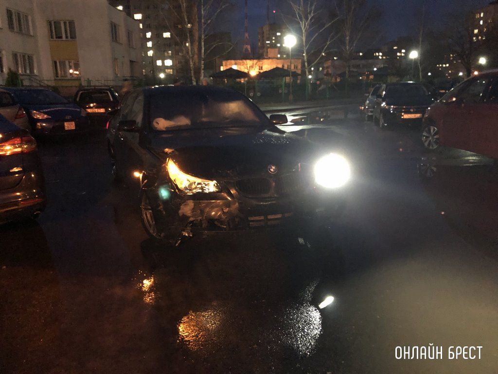 Очевидец: В Бресте водитель BMW «протаранил» несколько автомобилей
