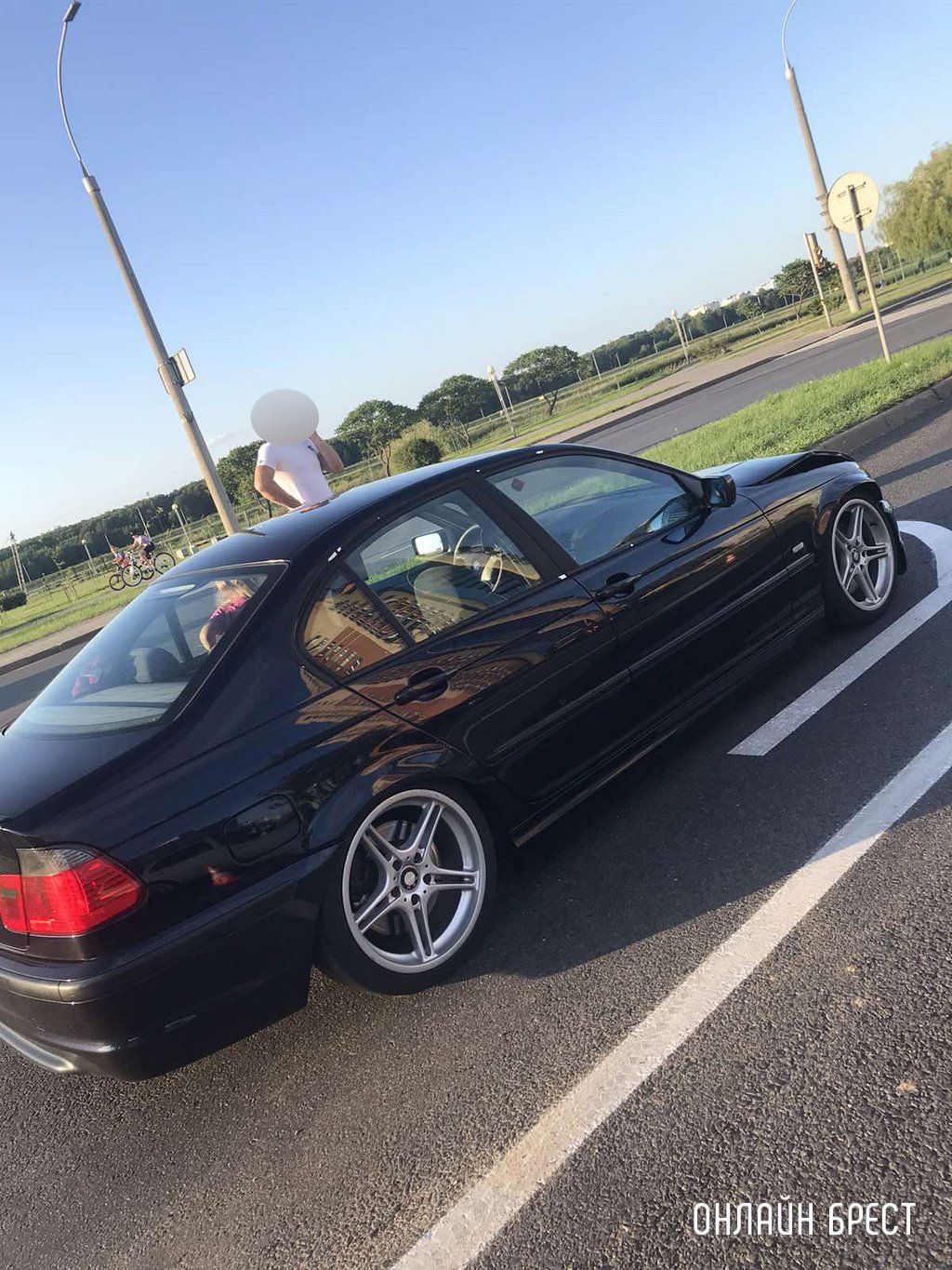 Очевидец: Сегодня в Бресте на улице Октябрьской Революции произошло ДТП с участием такси и BMW