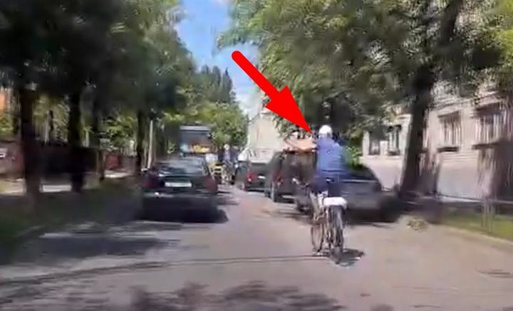 Читатель: Вот так в Бресте ездят велосипедисты
