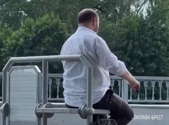 Читатель: Красиво играет! Брест, Набережная