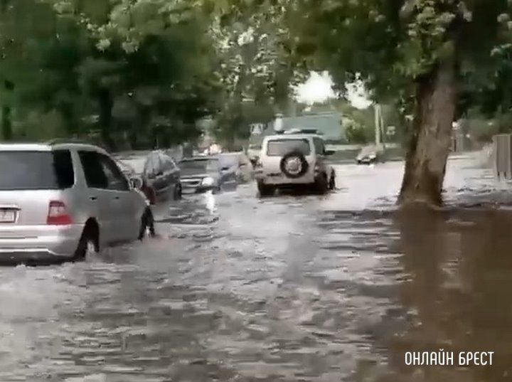 Читатель: Брест после сегодняшнего дождя. Такая обстановка на Граевке