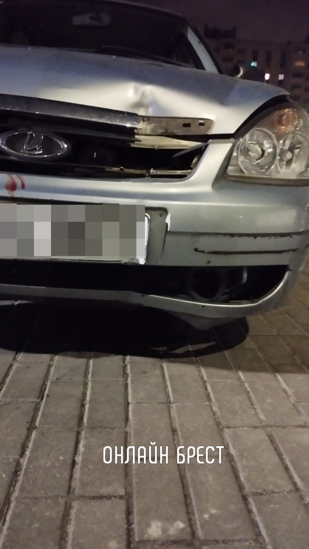 Очевидец:  ДТП на ул.Екельчика в Бресте. Снесён дорожный знак на кольце