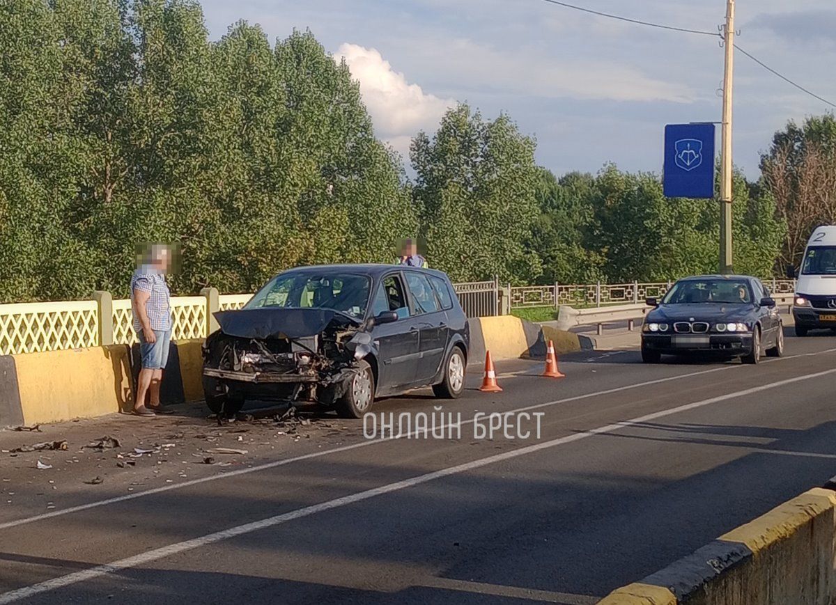 Читатель: Несколько машин столкнулись в Бресте на мосту через Мухавец по бульвару Шевченко