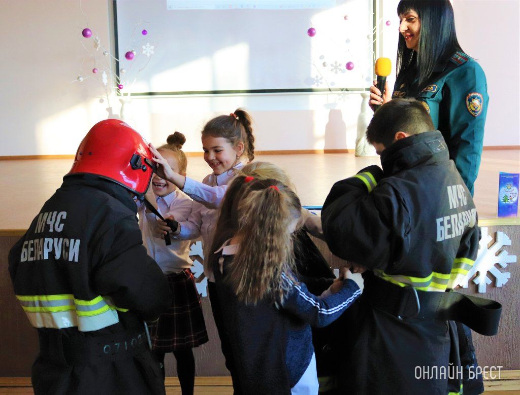 Читатель: Праздник для детей в рамках республиканской акции «Безопасный Новый год» в средней школе № 28 г. Бреста