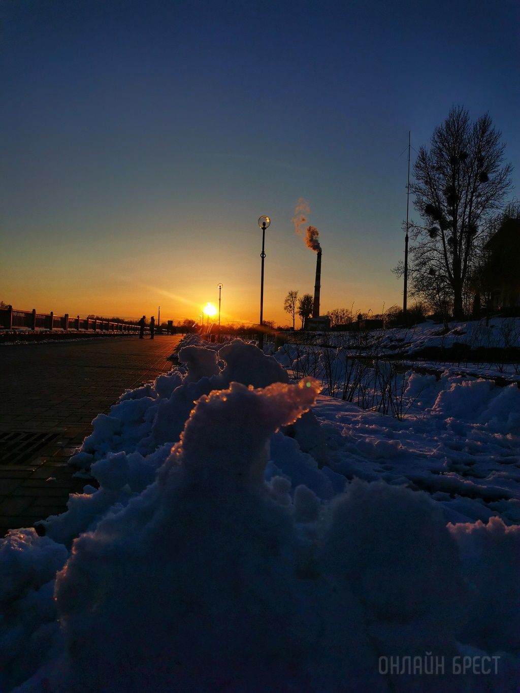 Читатель: Красиво! Набережная Бреста в апреле