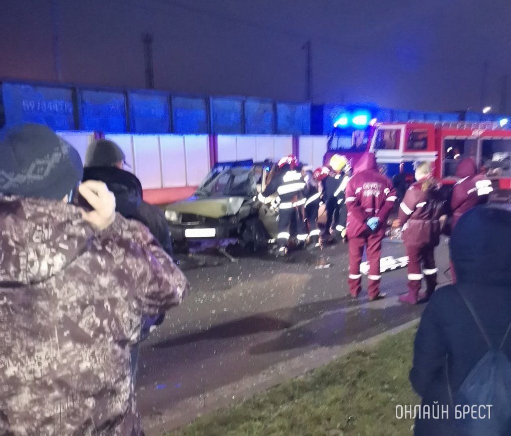 Очевидец: В Бресте на Мошенского произошло серьёзное ДТП