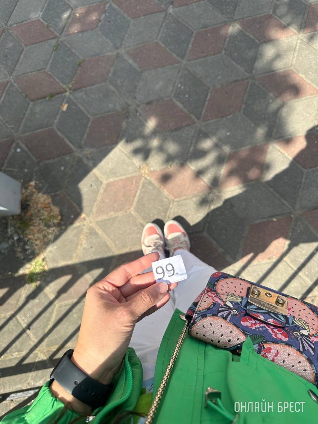 Читатель: Родители стоят в очереди возле гимназии №1 в Бресте