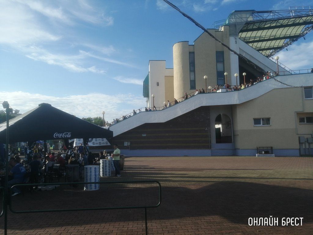 Читатель: Футбольный матч «Динамо» с «Торпедо-БелАЗ» пришли посмотреть более 3 тысяч зрителей