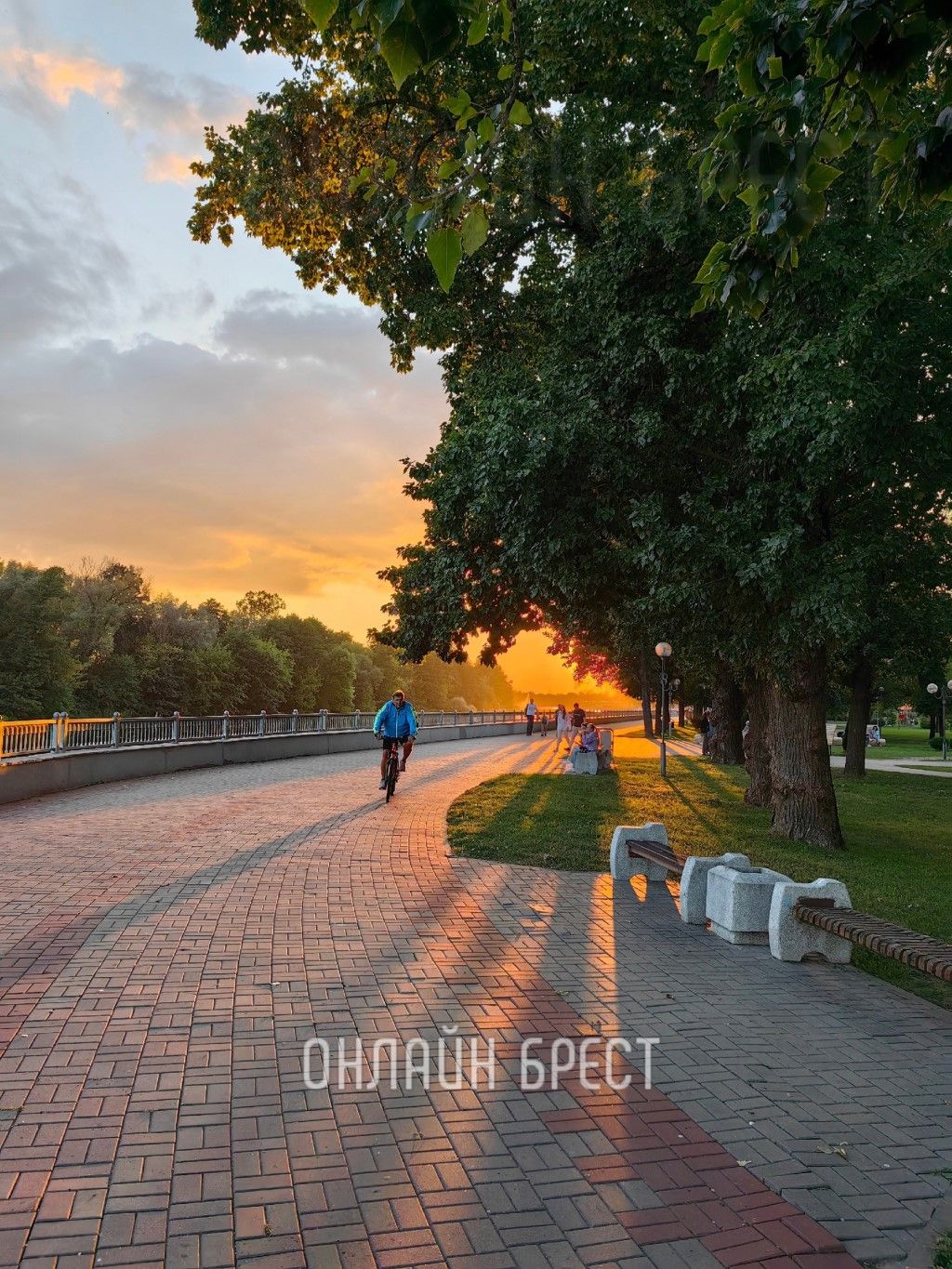 Красота! Брест, Набережная