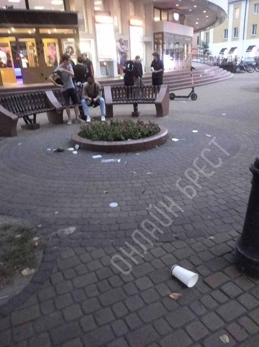 Читательница: Уже не первые выходные наблюдаю такую картину в Бресте на Советской