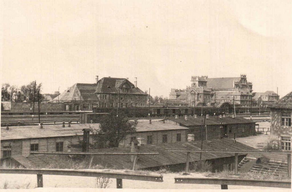 Вид на железнодорожный вокзал города Брест-Литовск, 1943-1944 гг