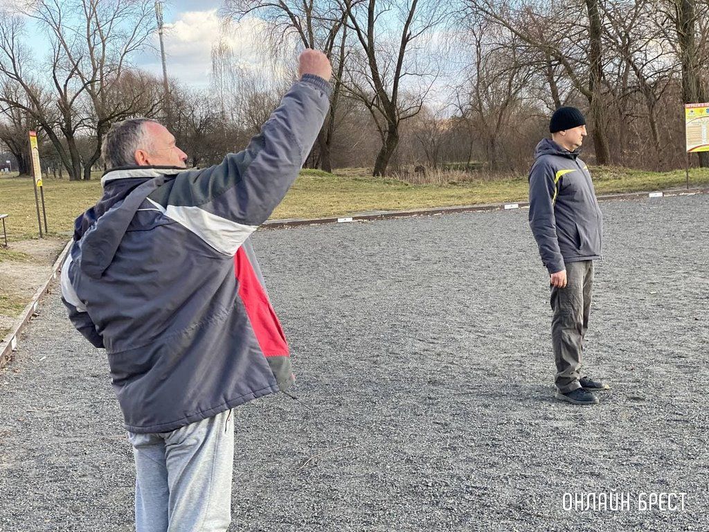 Читатель: Игра в петанк на Набережной Бреста