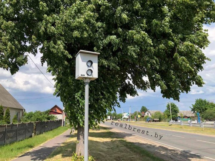 В Брестском районе злоумышленники закрасили краской объективы камеры автоматической фиксации скорости