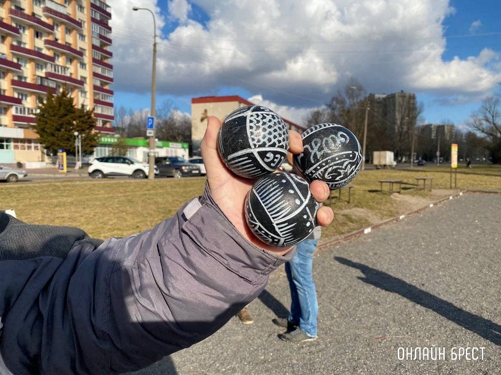 Читатель: Игра в петанк на Набережной Бреста