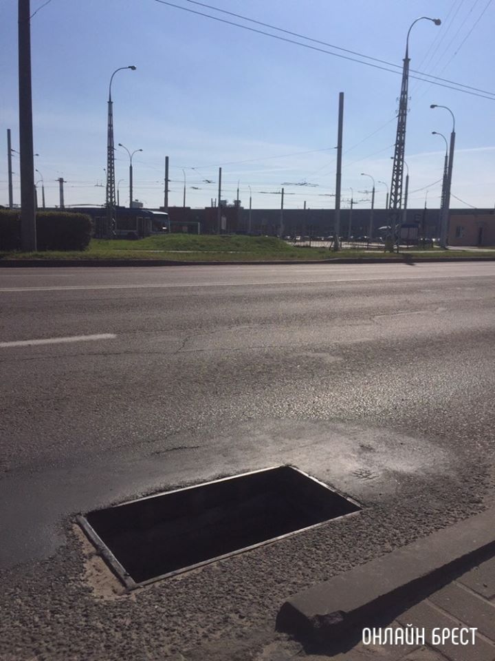 Опасно! В Бресте на Суворова открыта ливневка. Недалеко от Цветотрона