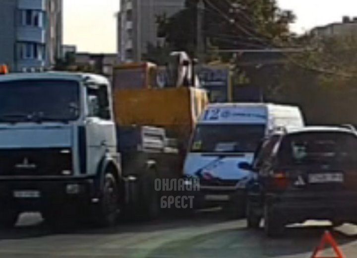 Читатель: В Бресте на одном участке дороги произошло два ДТП. Видео