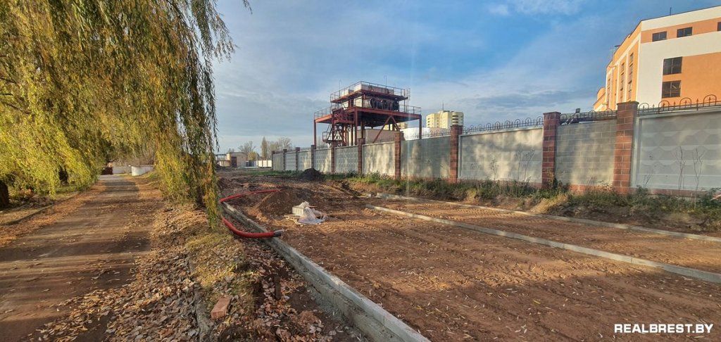 Фотопрогулка по строительной площадке нового участка набережной в Бресте