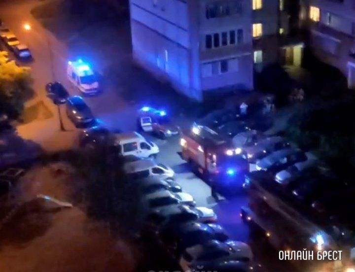 Читатель: Брест, ул. Краснознаменная, 9. Подробностей нет. Видео снято 30 минут назад