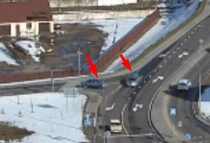 Очевидец: Сегодня в Бресте на ГОБК произошло ДТП. Момент столкновения попал на видео