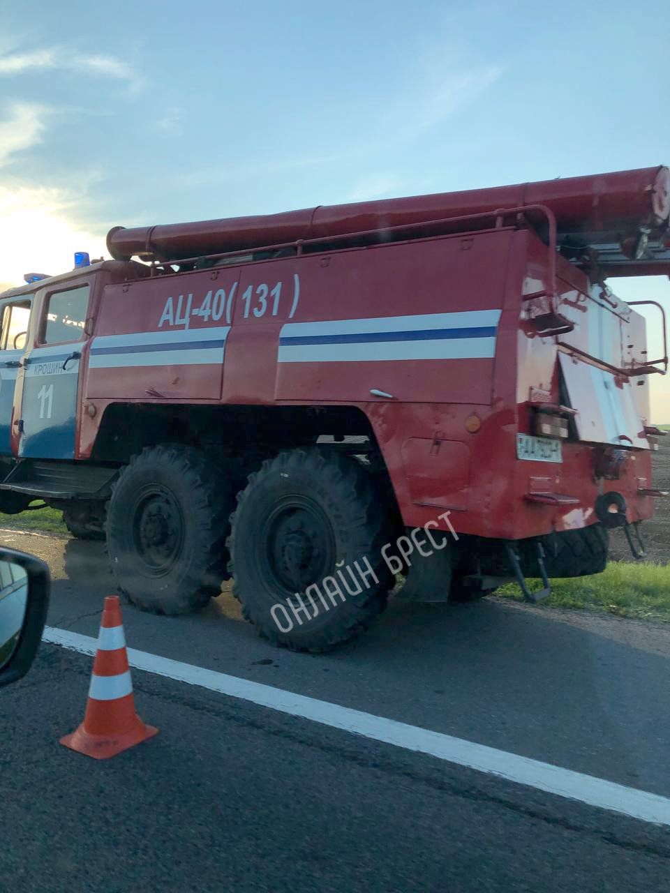 Читатель: На трассе М1 перевернулся автомобиль. ДТП произошло возле деревни Родковичи, Барановичский район