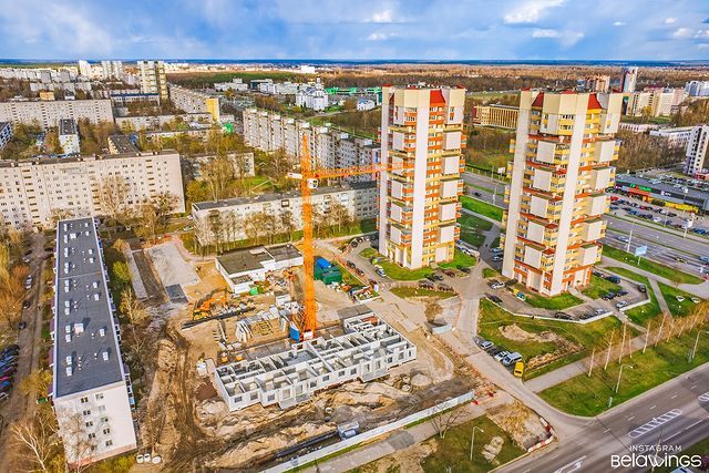 Процесс возведения многоквартирного жилого дома по улице Советской Конституции в Бресте