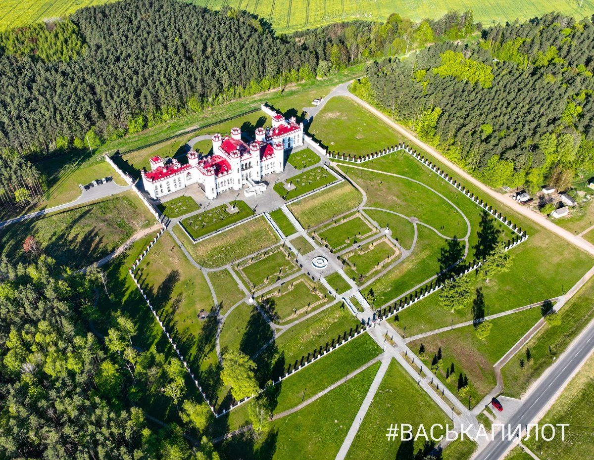 Дворец Пусловских после реконструкции и Дом-музей Тадеуша Костюшко