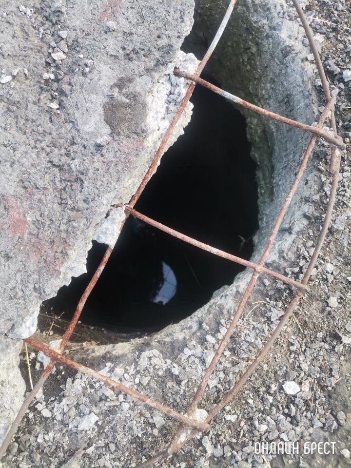 Читатель: Опасно! Нужно менять или ремонтировать люк. Брест, Граевка