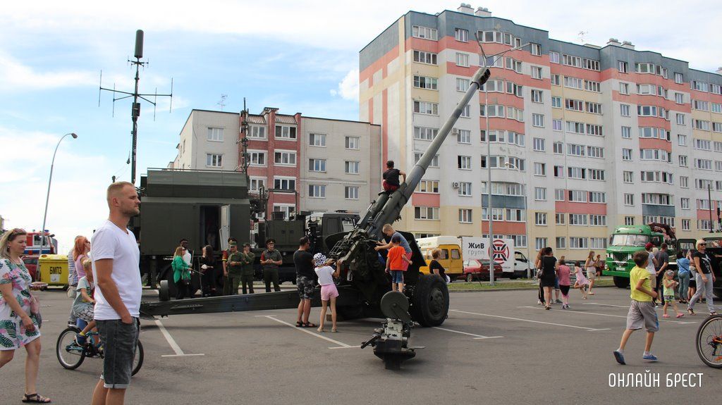 Читатель: Сегодня в Бресте на Махновича была выставка военной техники