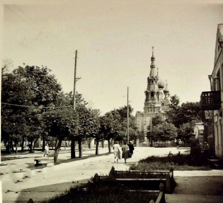 Брест, 1943 год. На заднем плане Свято-Николаевская Братская церковь