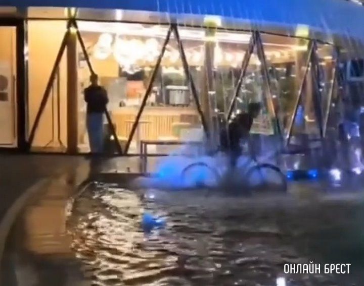 Читатель: И снова достается фонтану на Советской в Бресте