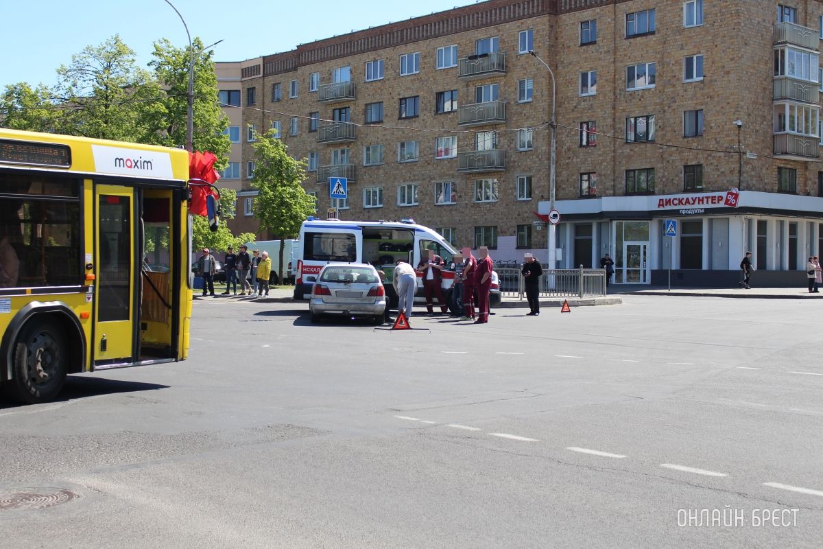 Читатель: В Бресте на Машерова «скорая» попала в ДТП