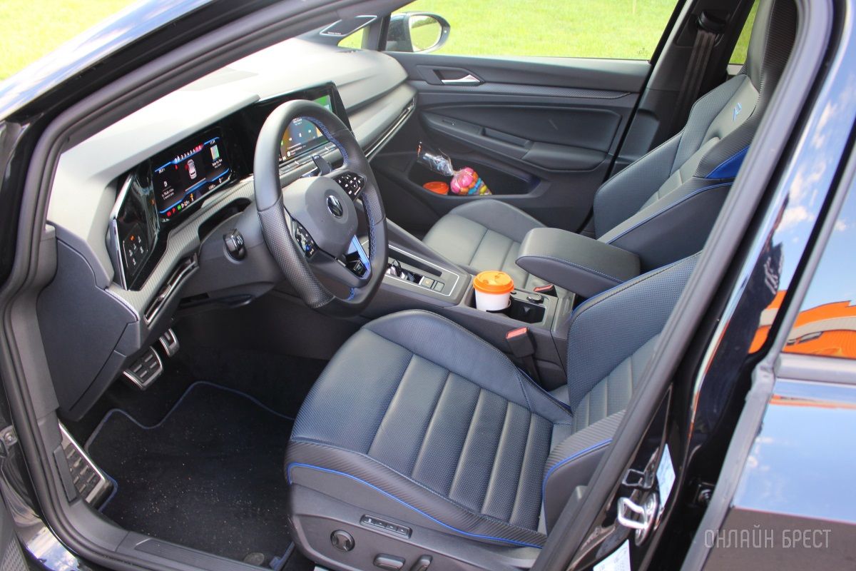 Читатель: Редкий для наших дорог Golf R. Фото сделаны в Бресте